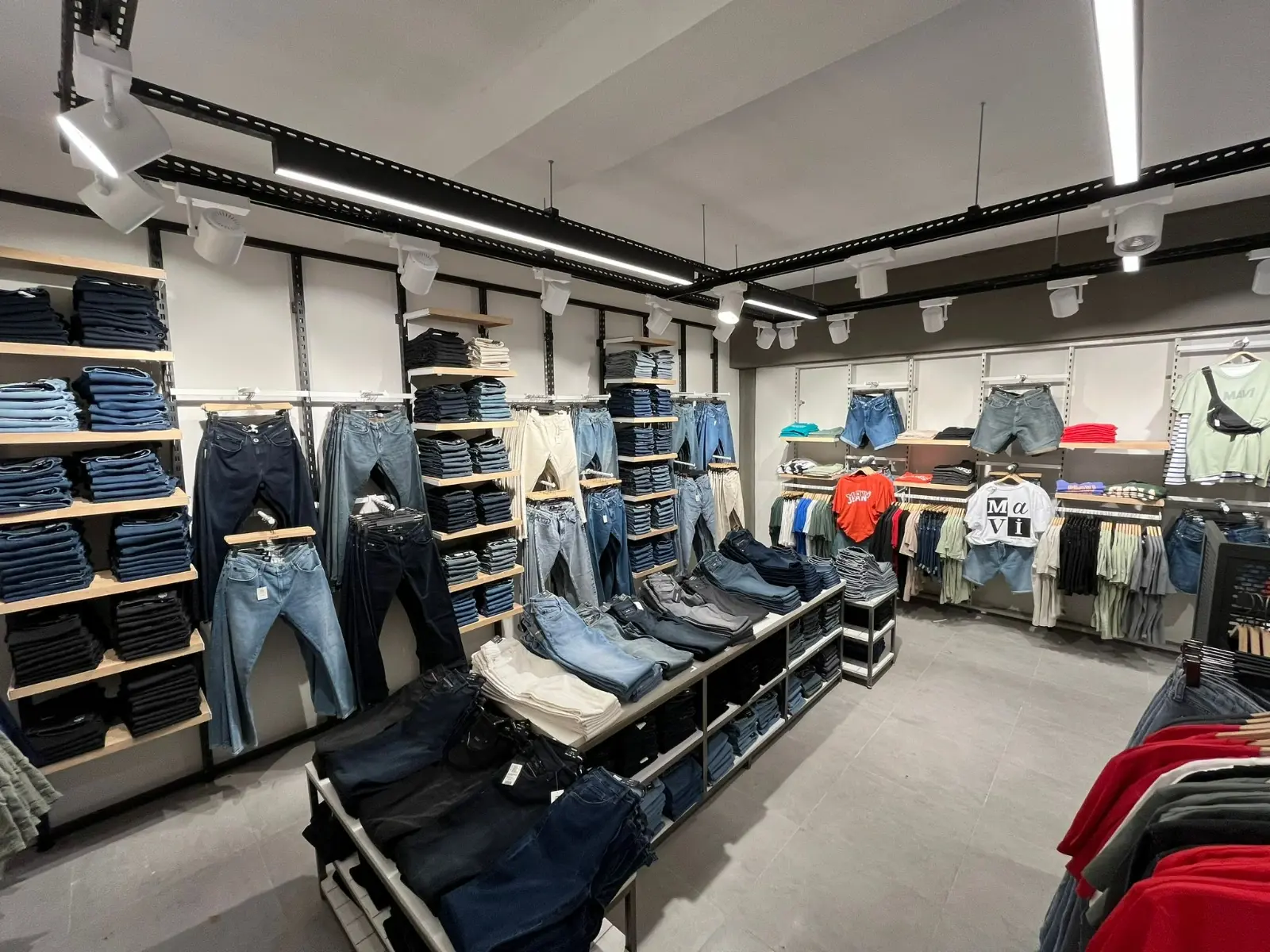 The Importance of Lighting in Retail Design: The Hidden Power Boosting Sales and Customer Experience